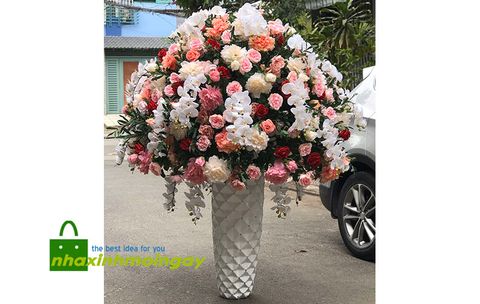 binh-hoa-lon-de-sanh-khach-san-sieu-dep