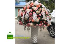 Bình hoa lớn để sảnh khách sạn đẹp