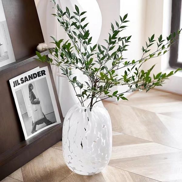 Bình thủy tinh cắm hoa sữa bò