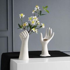 Bình sứ cắm hoa bàn tay nghệ thuật