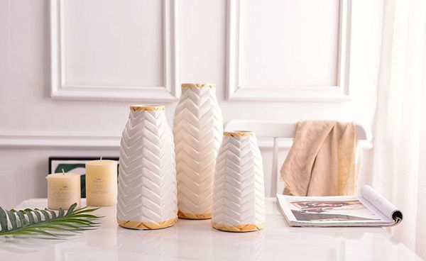 Bình sứ cắm hoa xương cá