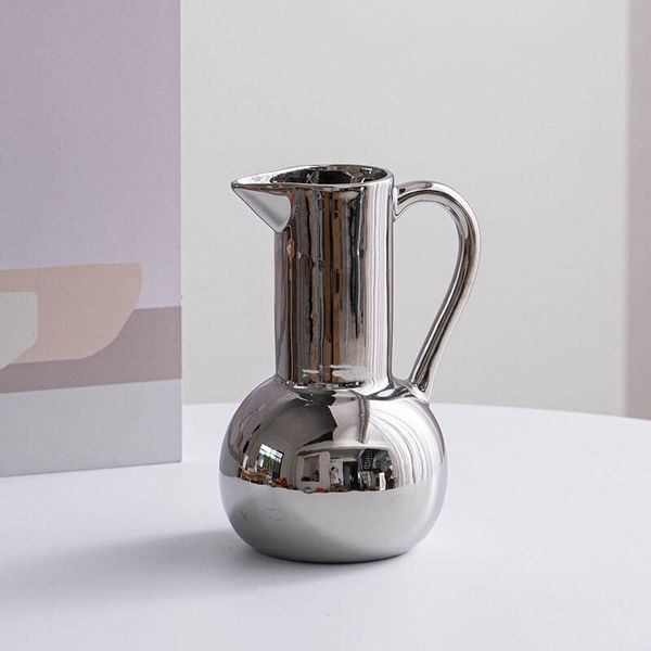 Bình sứ cổ cao có tay cầm