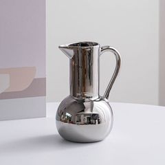 Bình sứ cổ cao có tay cầm