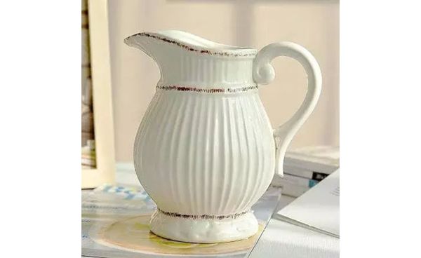 Bình sứ cắm hoa có quai viền vàng