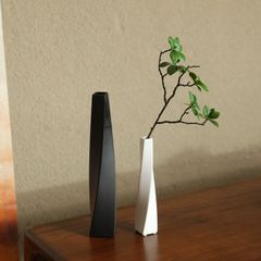 Bình sứ tháp xoắn trang trí