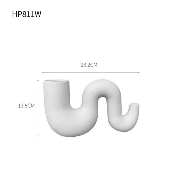 Bình sứ uốn trắng đen nghệ thuật