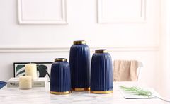 Bình sứ cắm hoa sọc xanh dương viền vàng