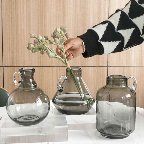 Mua bình thuỷ tinh cắm hoa có quai giá rẻ tại địa chỉ uy tín