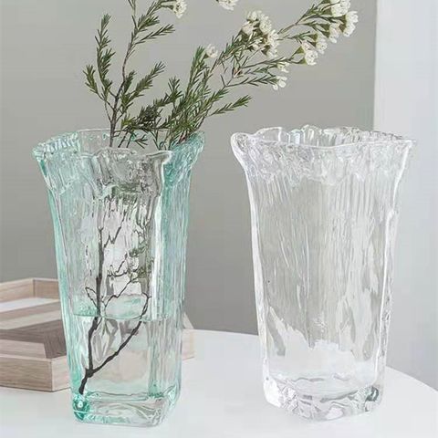 Bình thủy tinh cắm hoa gợn sóng