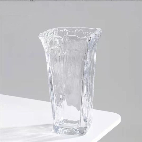 Bình thủy tinh cắm hoa gợn sóng