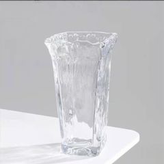 Bình thủy tinh cắm hoa gợn sóng