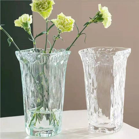 Bình thủy tinh cắm hoa gợn sóng