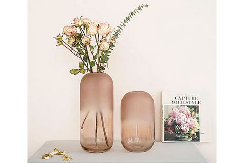 binh-thuy-tinh-cam-hoa-mau-hong