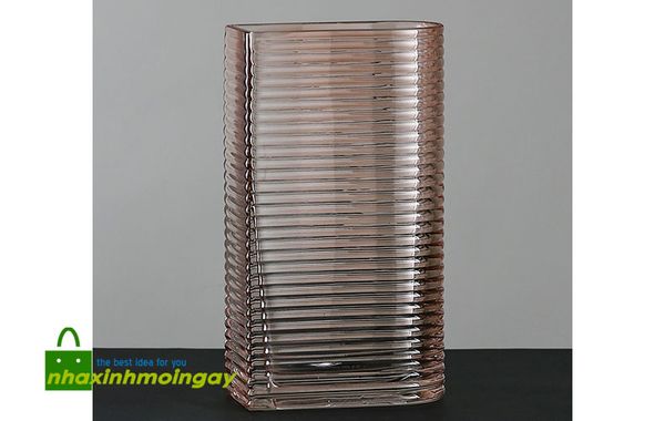 Bình thủy tinh cắm hoa sọc tím