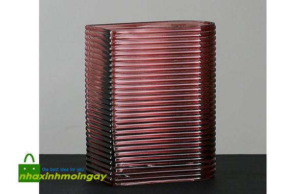 Bình thủy tinh cắm hoa sọc tím