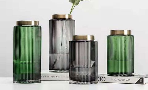 binh-thuy-tinh-cam-hoa-soc-xanh-mieng-vang