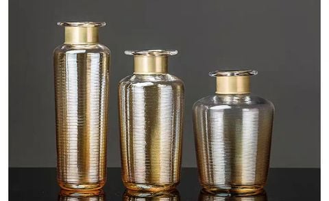 binh-thuy-tinh-champagne-co-vang