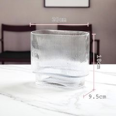 Bình thuỷ tinh cắm hoa kẻ sọc trang trí