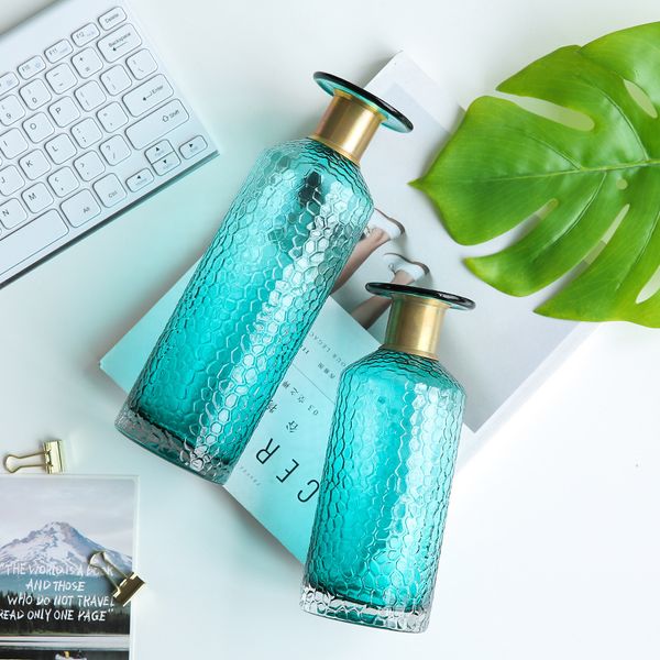 Bình thủy tinh xanh tổ ong cổ vàng