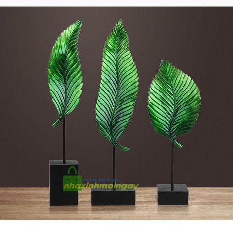 Bộ lá cây viền vàng trang trí