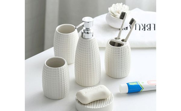 Bộ đồ dùng nhà tắm đơn giản