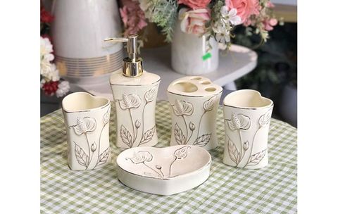 bo-do-dung-nha-tam-trai-tim