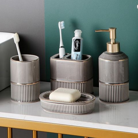 Bộ đồ dùng nhà tắm xám viền vàng bằng sứ cao cấp sang trọng đẹp giá rẻ