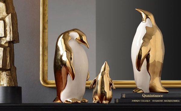 Bộ tượng gia đình chim cánh cụt mạ vàng trang trí