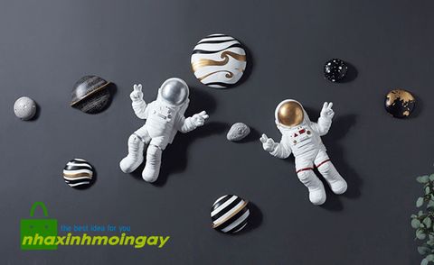 Bộ tượng phi hành gia treo tường