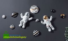 Bộ tượng phi hành gia treo tường