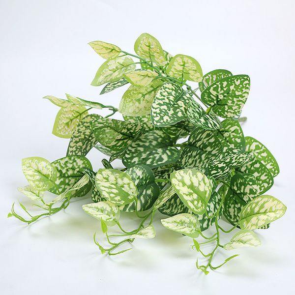 Bụi lá cây giả làm tiểu cảnh trang trí