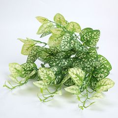 Bụi lá cây giả làm tiểu cảnh trang trí