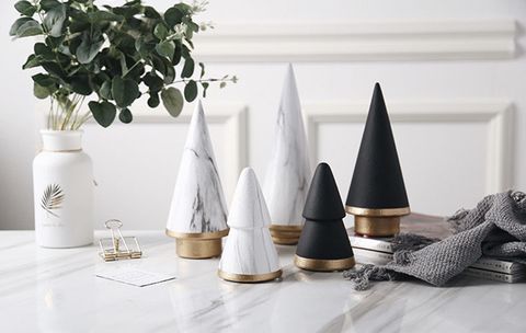 cay-thong-gom-trang-tri