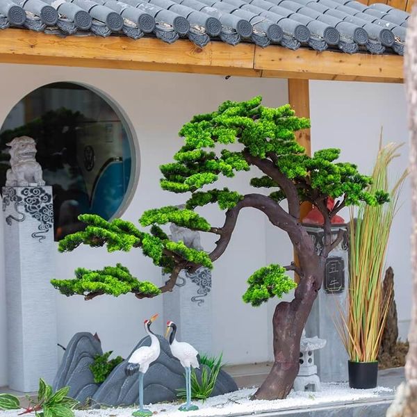 Cây tùng bonsai giả trang trí trong nhà