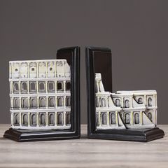 Chặn sách trang trí đấu trường La Mã