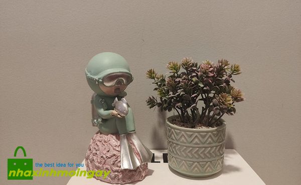 Chậu lá nhỏ trang trí bàn làm việc