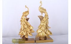 Tượng chim công đính đá