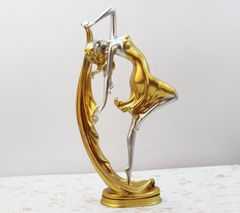 Tượng cô gái khiêu vũ