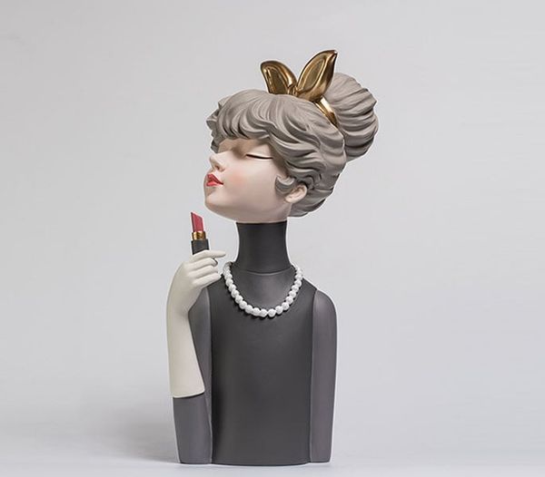 Tượng cô gái đeo nơ tô son thời trang