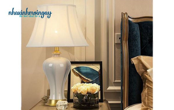 Đèn ngủ chân sứ kem có vân