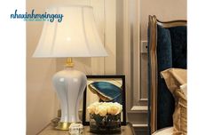 Đèn ngủ chân sứ kem có vân