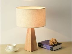 Đèn ngủ để bàn chân gỗ tam giác MS02