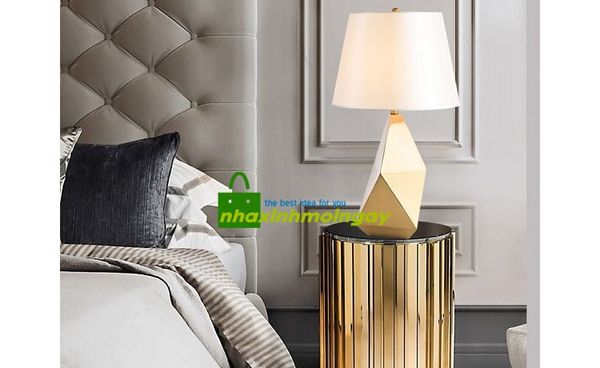 Đèn ngủ để bàn thân kim loại vàng trừu tượng