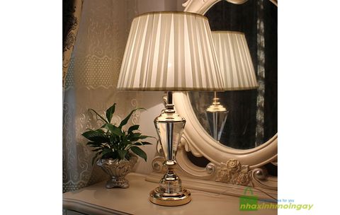 Đèn bàn chân thủy tinh xếp ly