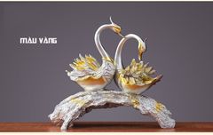 Cặp thiên nga đậu cành cây trang trí