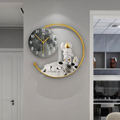 Đồng hồ treo tường phi hành gia trang trí