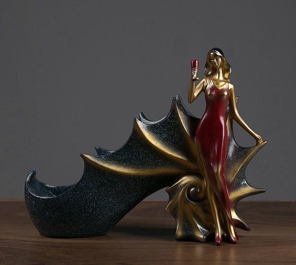 Kệ đựng rượu vang cô gái