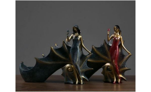 Kệ đựng rượu vang cô gái