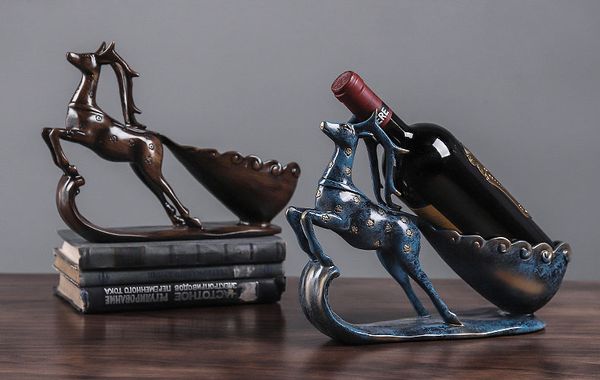 Kệ đựng rượu vang hươu kéo xe