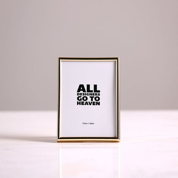 Khung hình để bàn viền vàng hiện đại